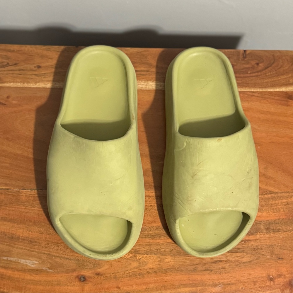Adidas yezzy slides resin